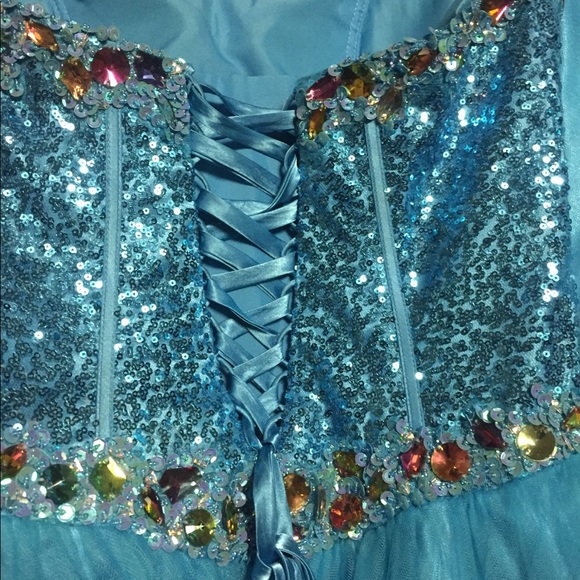 Prom dress- Size 5 - Picture 3 of 4